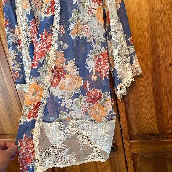 Laurie Felt Sheer Floral Topper with Lace Size Large - Picture 9 of 11